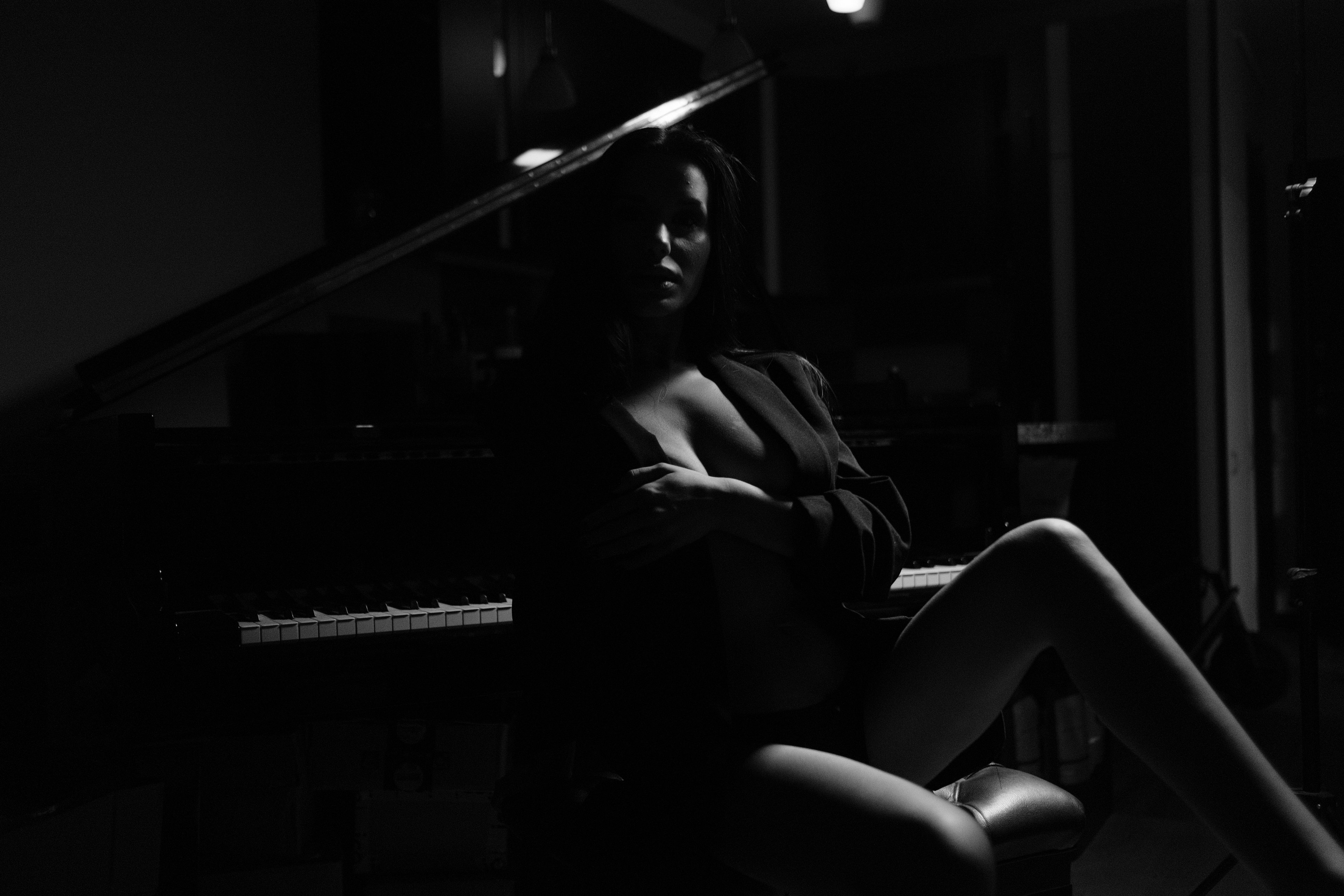 Mona — photograph 01 by Levon Arakelyan