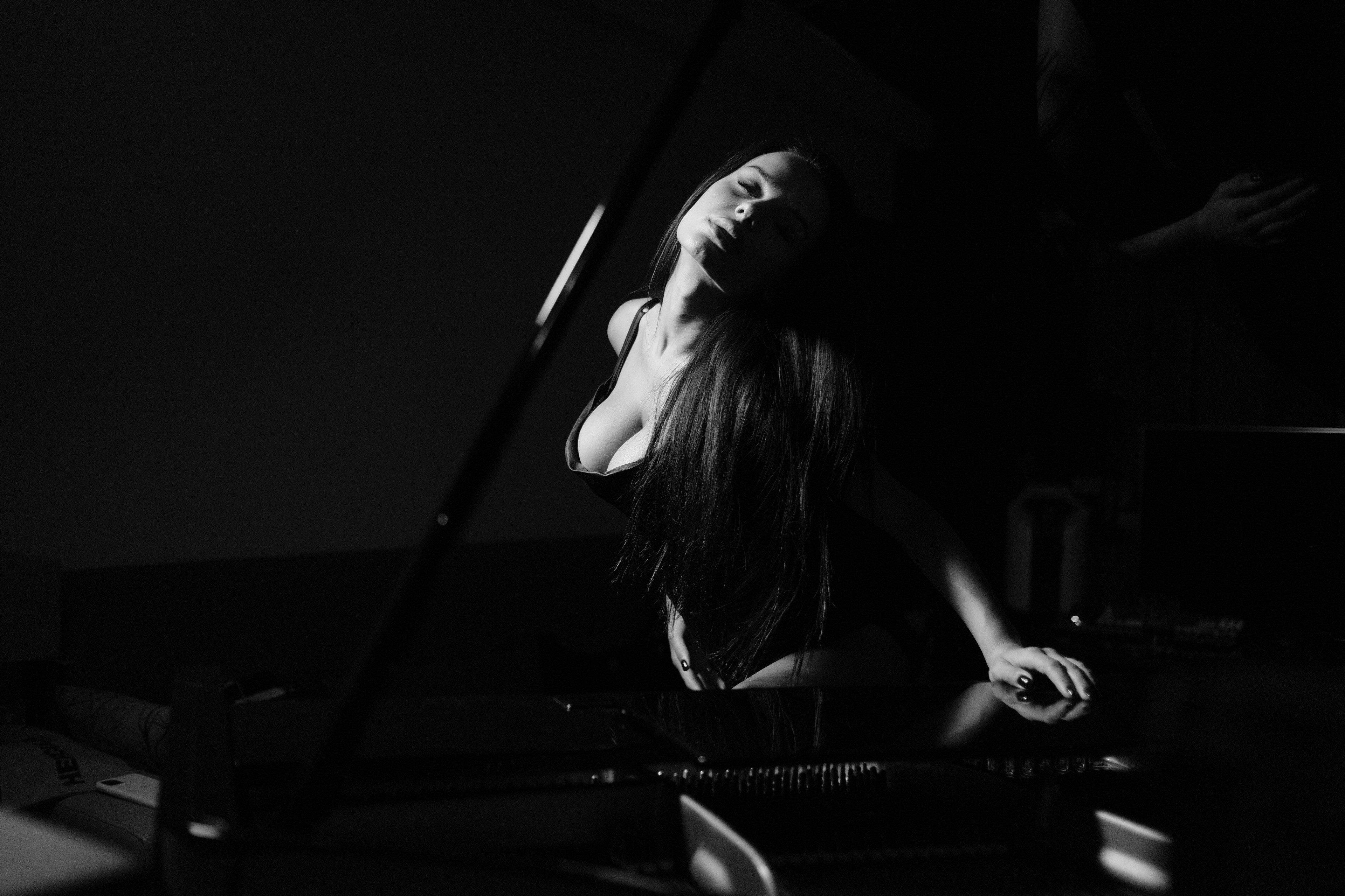 Mona — photograph 03 by Levon Arakelyan