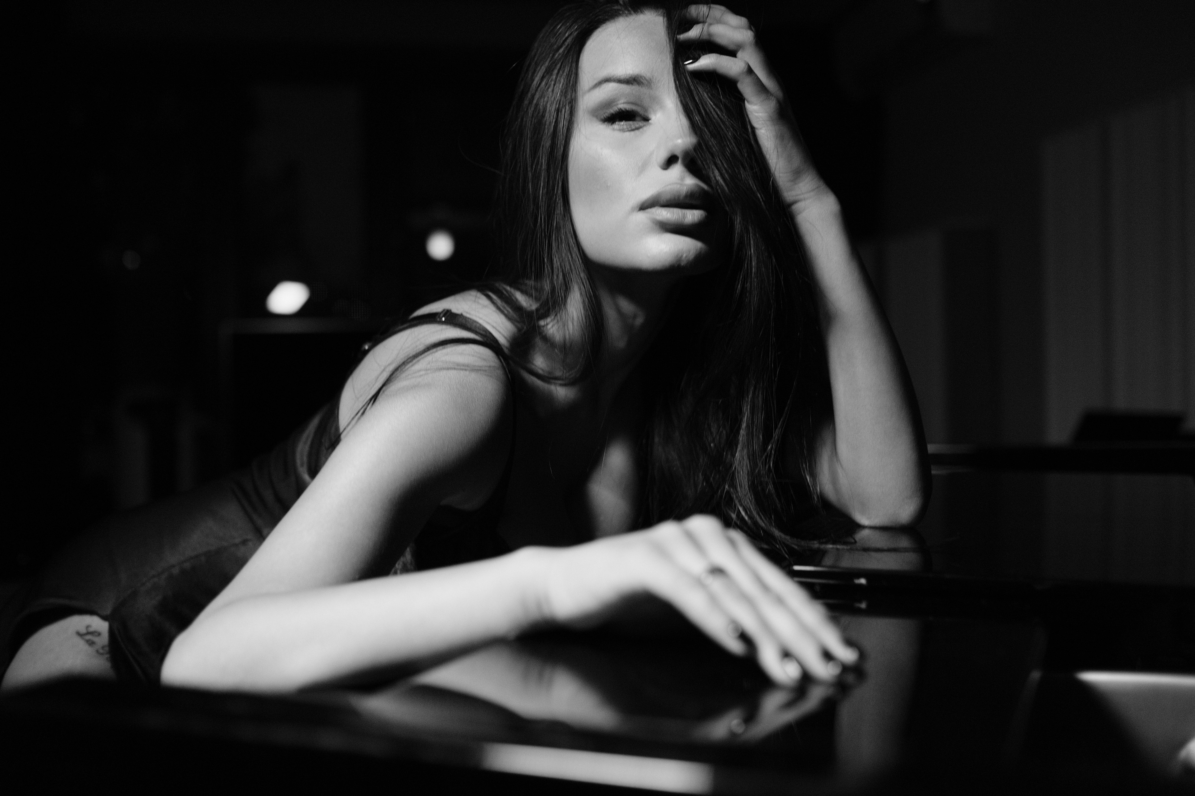 Mona — photograph 07 by Levon Arakelyan